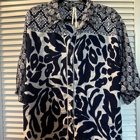 NWT BY ANTHROPOLOGIE BLUE & WHITE 
PRINTED SHORT-SLEEVE LINEN SHIRT - Picture 5 of 9